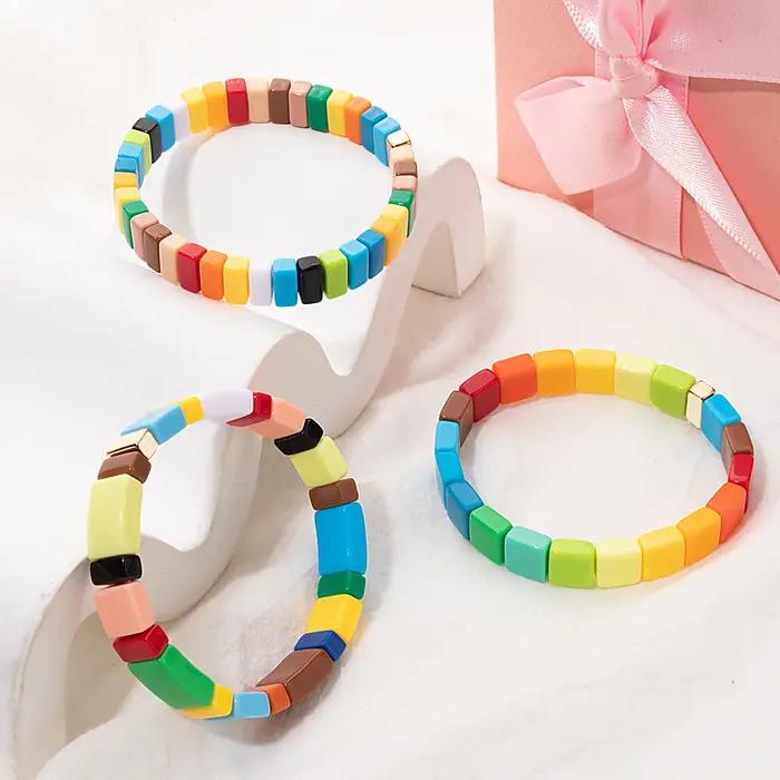 Bracelet bohème en acrylique arc-en-ciel pour femmes