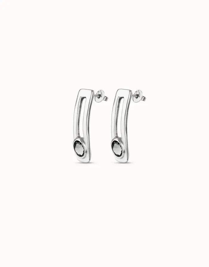 Boucles d'oreilles longues géométriques extrêmement simples : une boucle d'oreille design de niche avec motifs personnalisés et texture métallique
