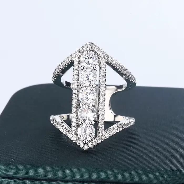 Magnifique bague de doigt pour femme, bijoux de fête de mariage, bijoux de luxe en zircone brillante, accessoires de fiançailles, contre-indiqué, nouveau