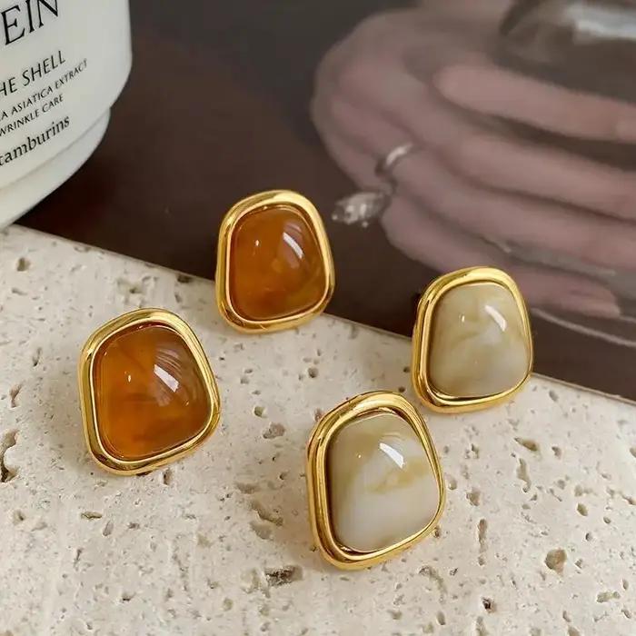 Boucles d'oreilles vintage en résine carrée couleur café pour femmes et filles bijoux tendance 2025 design géométrique style vendange et personnalité occassions spéciales
