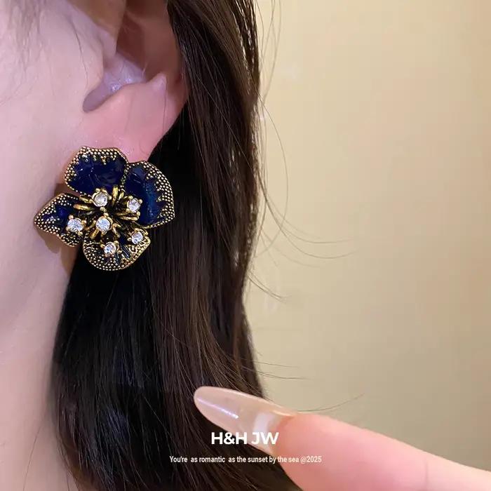 Boucles d'oreilles clous vintage à fleurs et cristaux