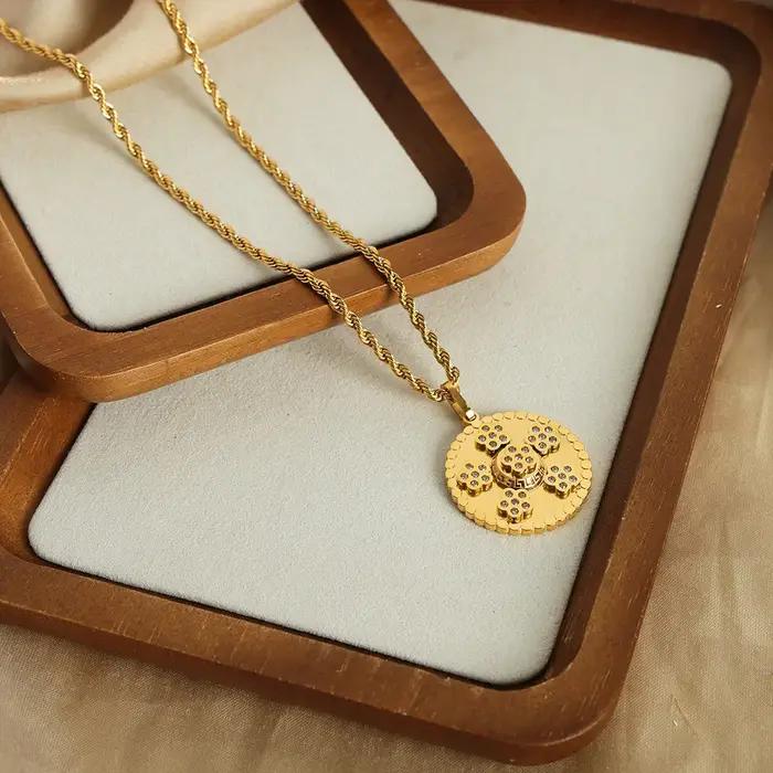 Collier pendentif rond en acier inoxydable plaqué or 18 carats avec zircon incrusté chaîne en corde pour femmes occasions spéciales