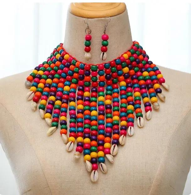 Ensemble de bijoux africains faits à la main avec perles colorées et coquillages pour femmes occassions spéciales