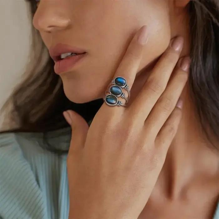 Bague Vintage en Argent Sterling 925 Sertie de Labradorite Naturelle Ovale Idéale pour Femmes Occasions Spéciales