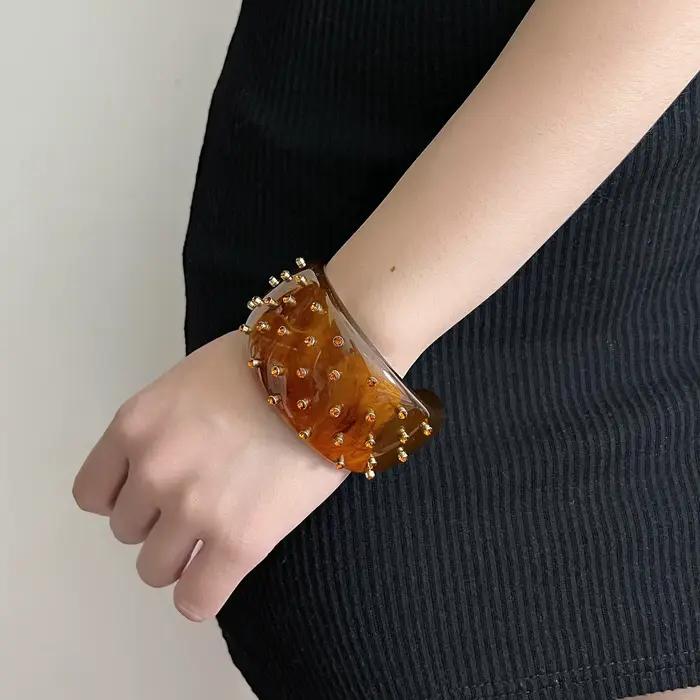 Bracelets Ouverts en Résine Rétro Style Vintage Motifs Ronds Pour Femmes Occasions Spéciales Décoration De Manchette Polyvalente