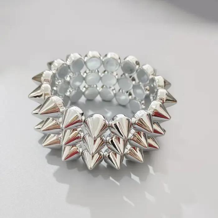 Bracelet punk Y2K vintage à triple rangée de clous
