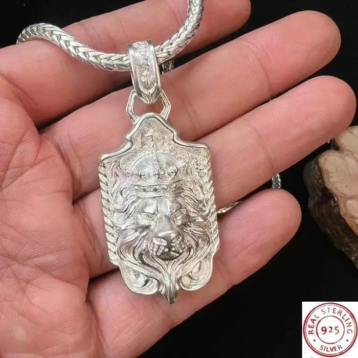 Collier avec pendentif lion en argent 925