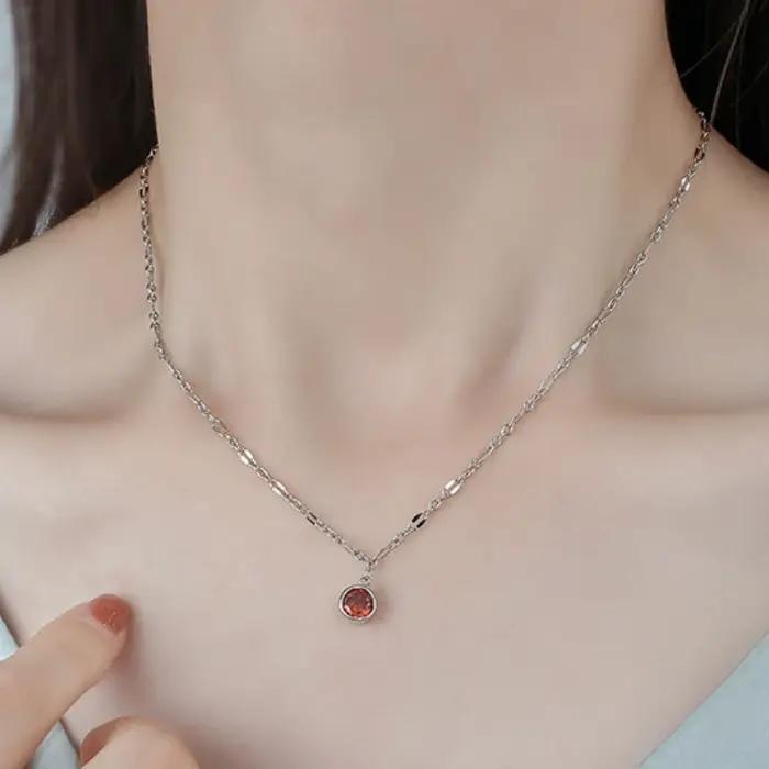 Collier pendentif rouge pour femme