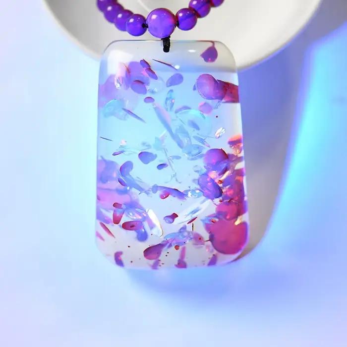 Collier avec pendentif en ambre à fleurs fines pour homme et femme