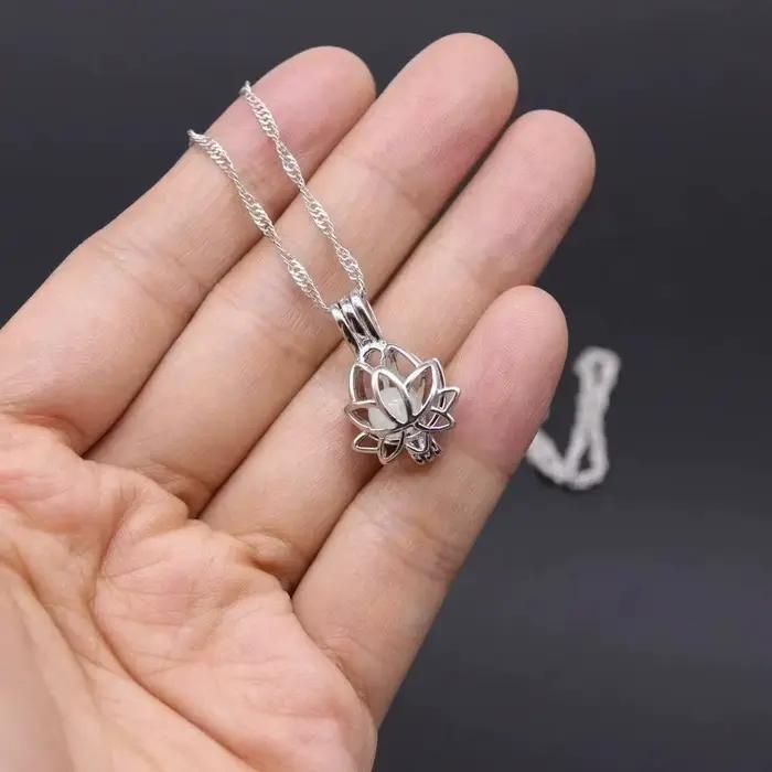 Collier pendentif lumineux en forme de fleur de Lotus pour femmes