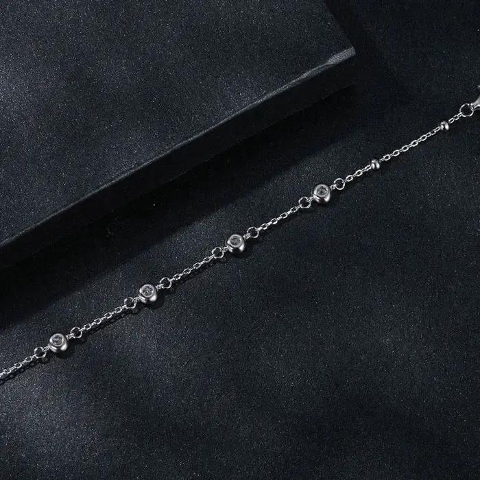 Bracelet en argent sterling 925 sertie de moissanites blanches pour femmes élégantes et sophistiquées occasions d'engagement et de célébration