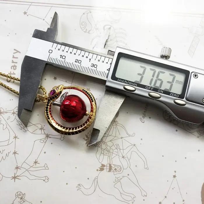 Collier en argent regardé 2021 avec pomme pour femme