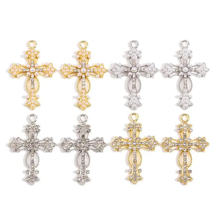Breloques en forme de croix dorées pour bijoux et accessoires de mode chrétienne élégants pour femmes et occasions spéciales