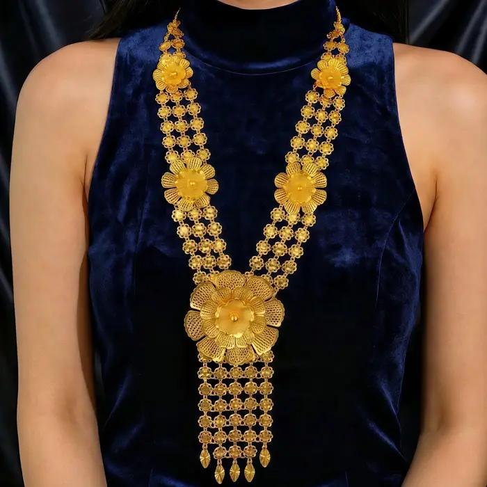 Parure de bijoux de luxe indienne couleur or 24 carats avec collier long à fleurs et boucles d'oreilles pour mariée