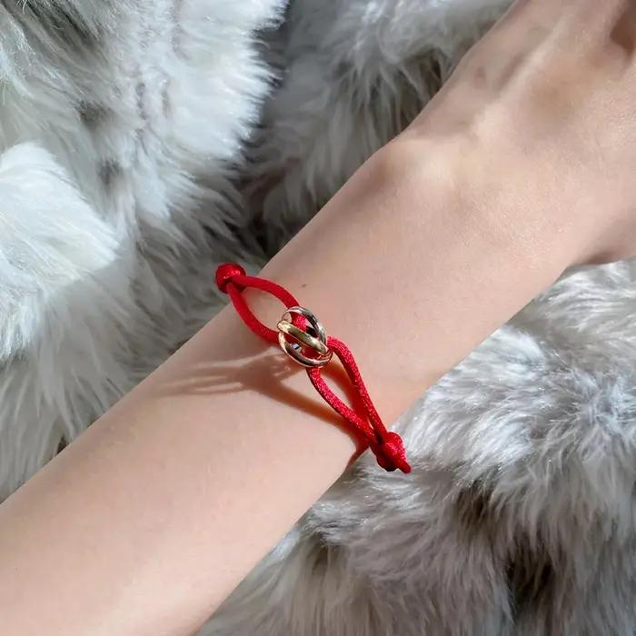 Bracelet de couple en argent 925 à trois anneaux et croix tricolore. Un cadeau de Noël avec couleurs et tailles réglables. N'effaçera jamais son empreinte. Non allergique
