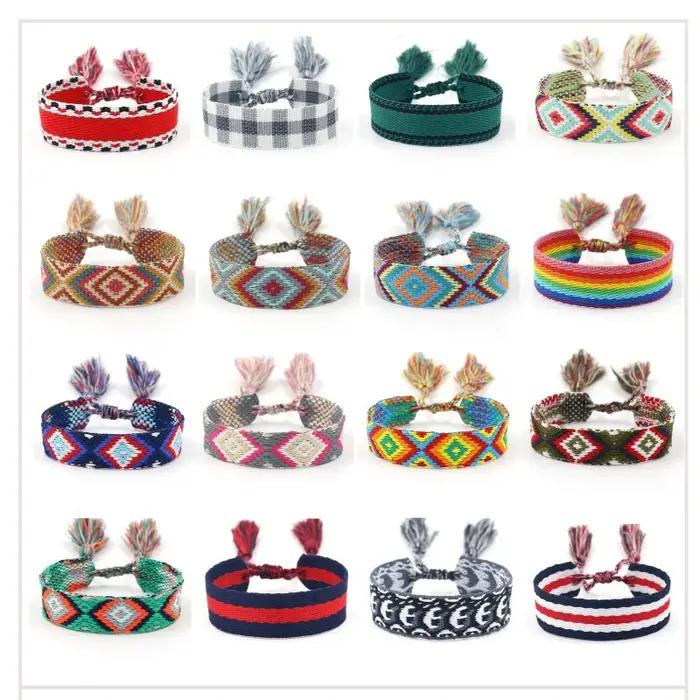 Bracelet Bohème Ajustable à Pompon Fait à la Main pour Femme