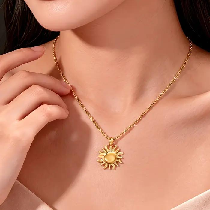 Collier pendentif soleil en acier inoxydable