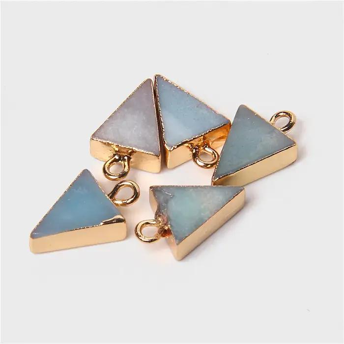 Collier en pierre d'amazonite naturelle pendentif triangle en cristal pour femmes et hommes pour diverses occasions spéciales et cadeaux