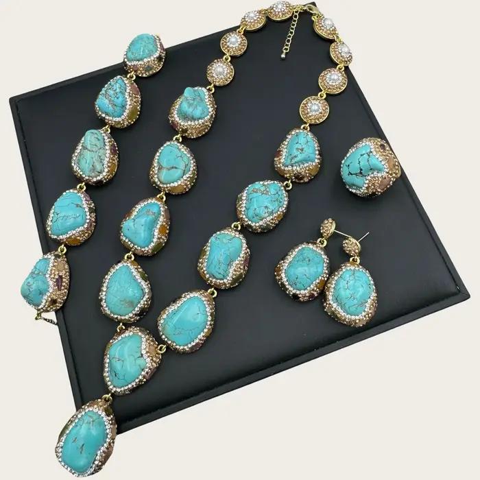 Collier Turquoise brut turc avec incrustation de perles naturelles