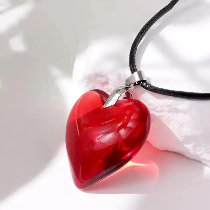 Collier cœur géant rouge en verre pour femmes style néo-gothique bijou gothique cadeau pour occasions spéciales