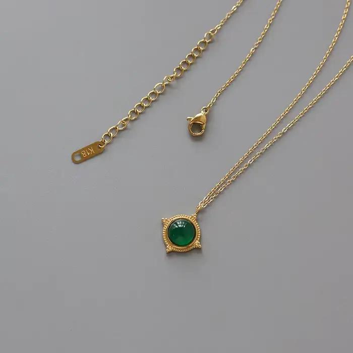 Amaiyllis-Collier en or 18 carats avec pierre d'agate verte vintage
