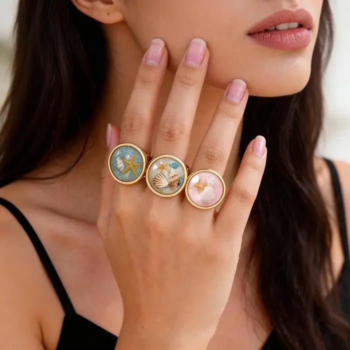Bague en résine océan ajustable avec étoile de mer et coquillages, bijou de vacances à la plage, cadeau idéal pour les occasions spéciales et les femmes qui aiment la mode et la nature