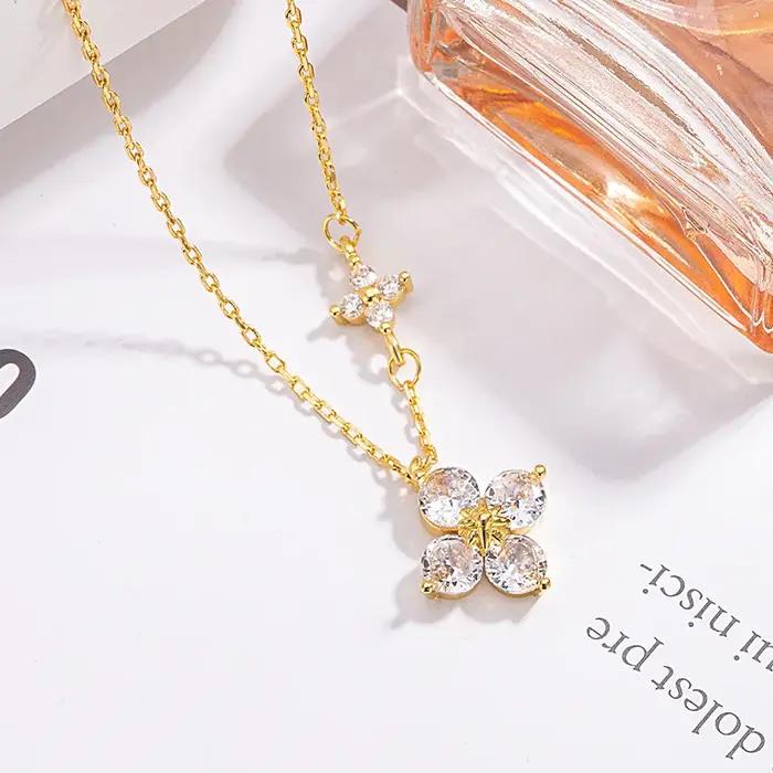 Collier pendentif double trèfle à quatre feuilles porte-bonheur pour femme