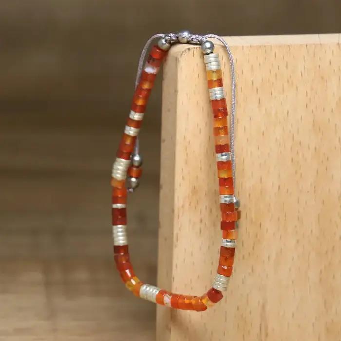 Bracelet Bohème en pierre agate rouge unique et personnalisable pour femmes et hommes occasions spéciales et quotidiennes
