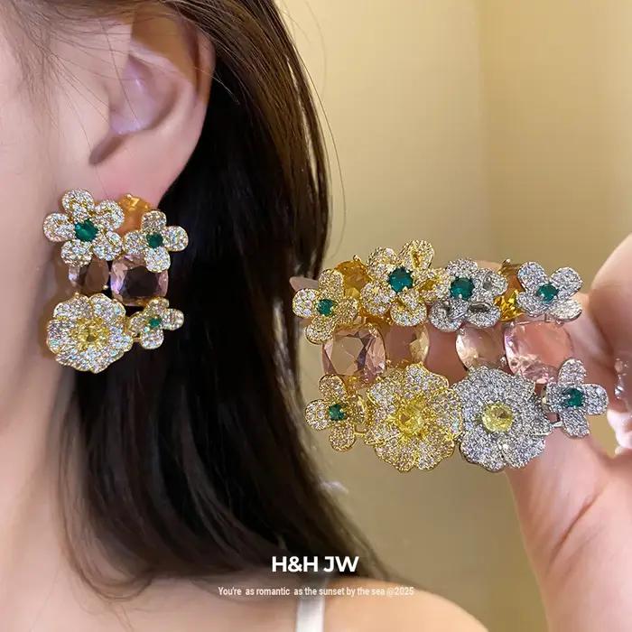 Boucles d'oreilles pendantes ovales en cristal or et or jaune clair pour femmes occasions spéciales elegance tendance