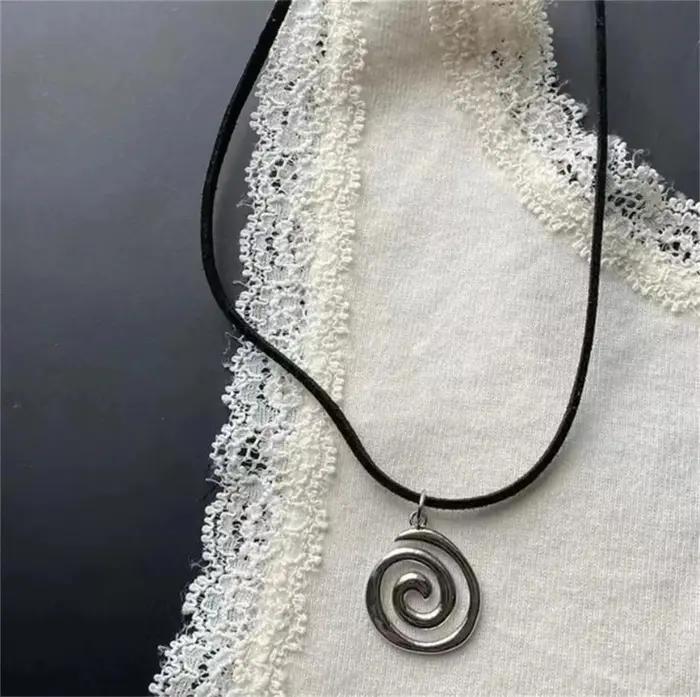 Collier avec pendentif Vortex en spirale Vintage pour femmes
