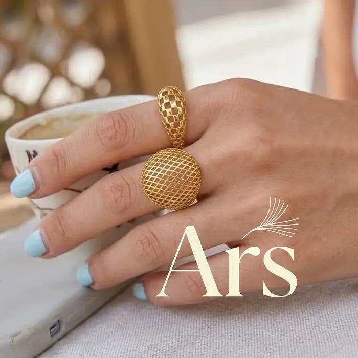 Bague en acier inoxydable plaquée or 18 carats pour femme bijou tendance anti-ternissement occassion spéciale femmes elegance style moderne