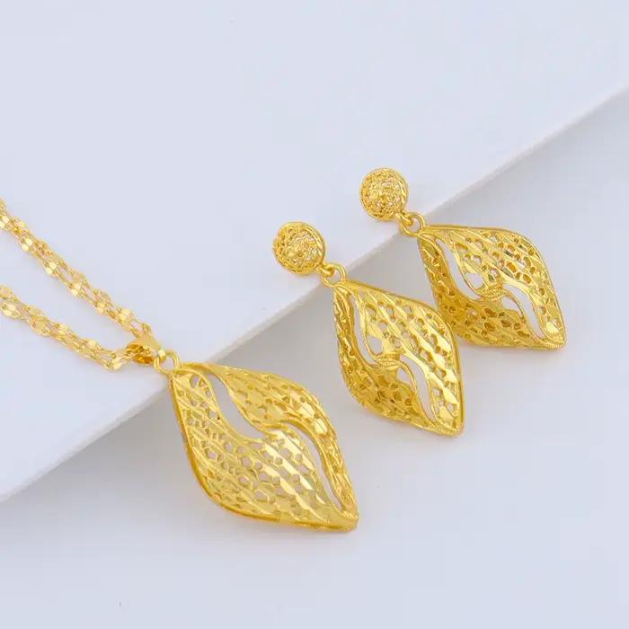 Ensemble de bijoux couleur or 24K