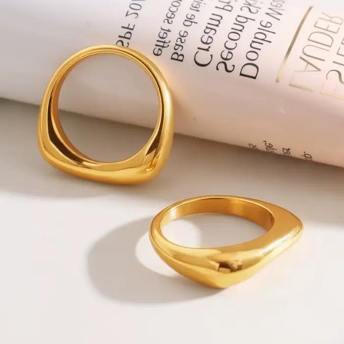 Bague carrée en acier inoxydable Ars plaquée or 18 carats