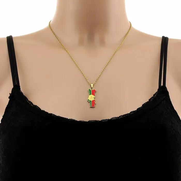 Collier en acier inoxydable et émail avec drapeau de la carte du Portugal