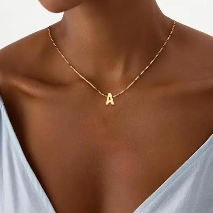 Colliers initiaux pour femmes et filles – Collier délicat en acier inoxydable plaqué or 18 carats avec pendentif A-Z