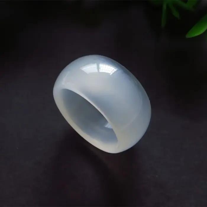 Bague ronde en calcédoine verte chinoise naturelle sculptée à la main