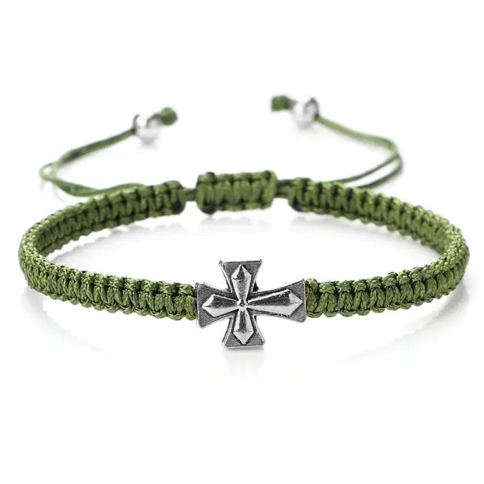 Pendentif croix doré argenté et bracelets ajustables en nylon multicolore pour homme et femme, bijou moderne et traditionnel à offrir pour couples occasions spéciales