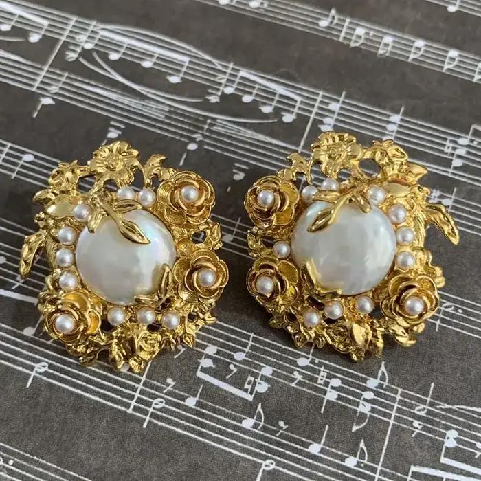 Boucles d'oreilles en perles baroques du Moyen Âge