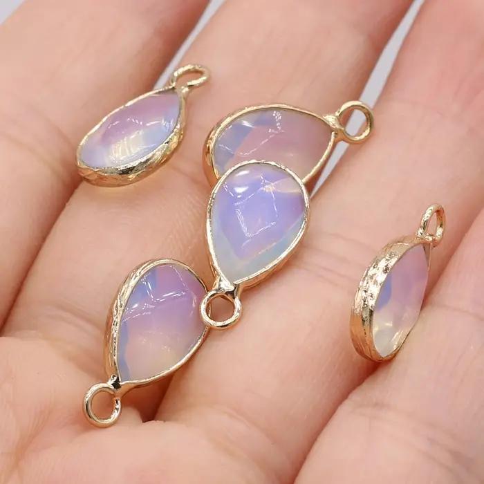 Charm en pierre naturelle semi-précieuse en forme de goutte d'eau avec bord doré pour colliers et bracelets élégants et personnalisables pour femmes occassions spéciales