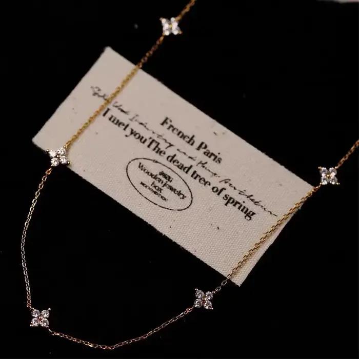 Collier Feuille Porte-Bonheur en Argent Sterling 925 et Plaquage d'Or 14 Carats, avec Pendentif Fleurs CZ Blancs, Idéal pour Toutes Occasions