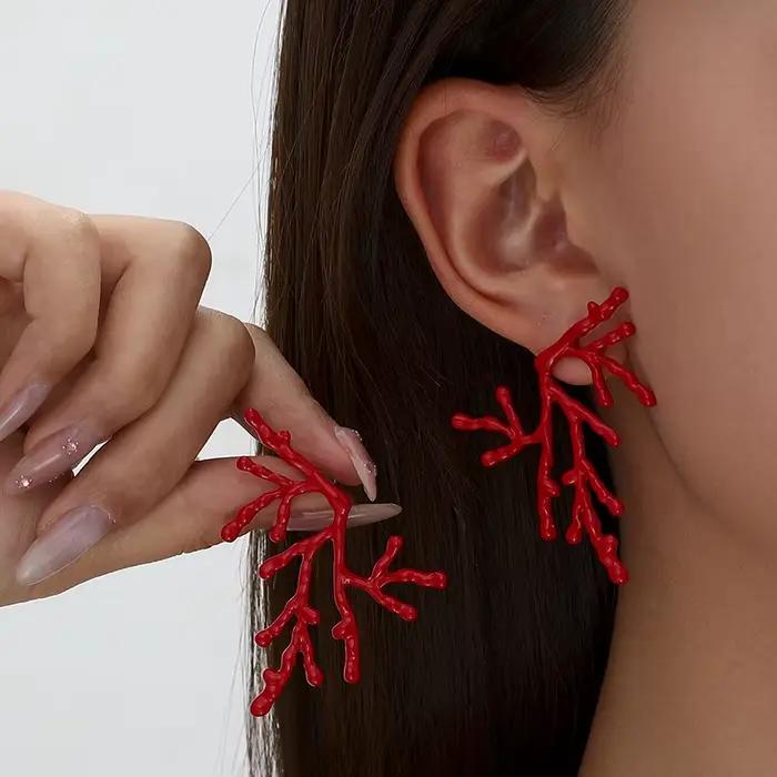 Boucles d'oreilles bohémiennes pour femmes, breloque tendance, exagération irrégulière, branche de corail rouge, personnalité, accessoire de bijoux de plage d'été