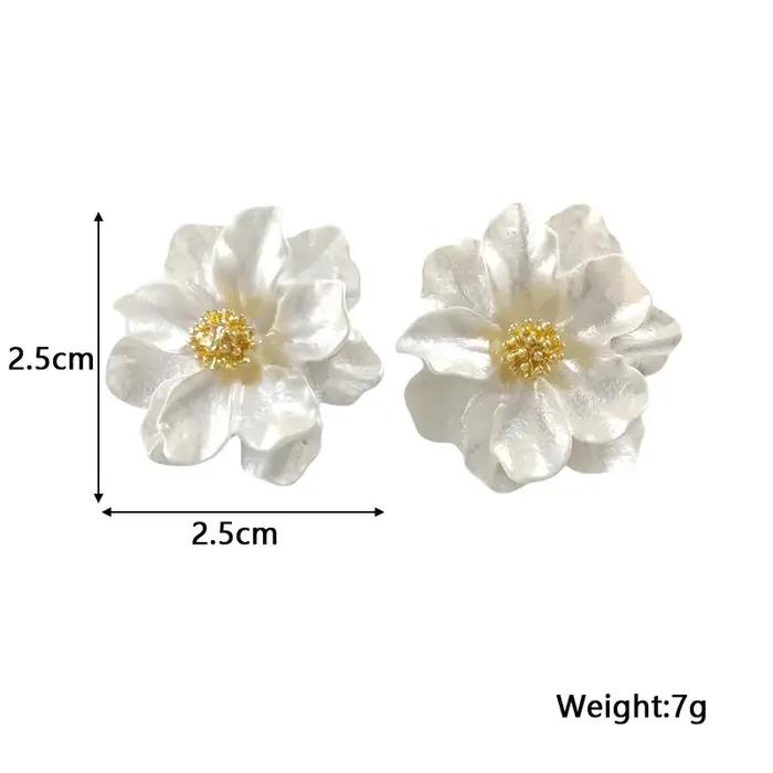 Boucles d'oreilles à fleurs acryliques blanches pour femmes