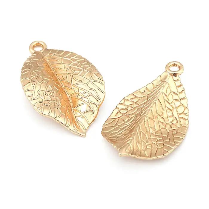 Pendentifs breloques feuilles vintage en alliage de zinc couleur or antique pour fabrication de bijoux diy accessoires colliers boucles doreilles occasions spéciales