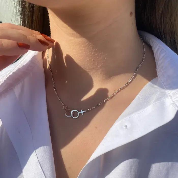 Collier lesbien Chaîne Figaro Double Venus bijou de fierté pour femmes occasions spéciales collier en acier inoxydable personnalisable