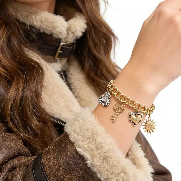 Bracelet fantaisie bohème à breloques mélangées pour femme