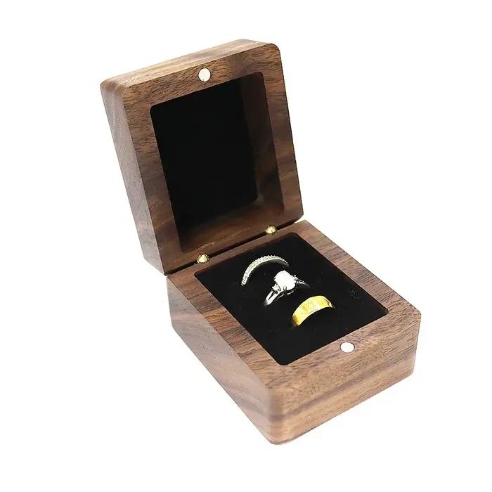 Boîte de rangement en bois pour ensemble de bagues de fiançailles, avec trois emplacements pour cartes, couvercle rabattable et fermeture magnétique, boîte à bijoux, boîte cadeau rétro pour fête d'ann