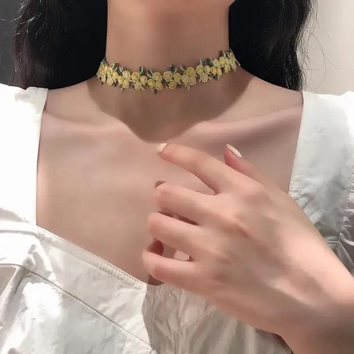 Collier en dentelle à fleurs douces pour femmes et filles style romantique bijoux tendance cadeau occassions spéciales