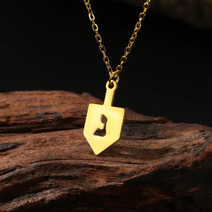 LIKGREAT Judaica hébreu pendentif collier en acier inoxydable bijoux juifs Hei nonne Shin Gimel Dreidel femmes accessoires de fête Hannu