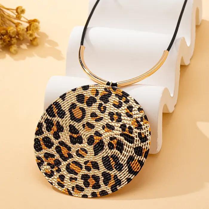Collier pendentif géométrique exagéré pour femmes