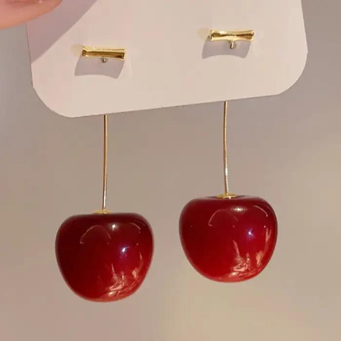 Boucles d'oreilles cerise rouge douce pour femmes